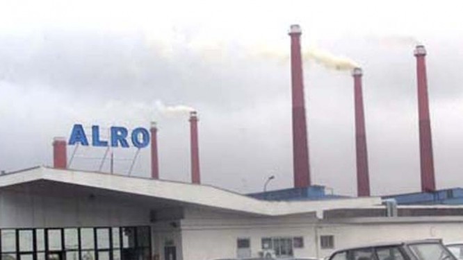 Sindicatele din industria aluminiului în frunte cu Alro Slatina protestează în Piaţa Victoriei. Angajaţii cer limitarea preţurilor la energie electrică şi gaz