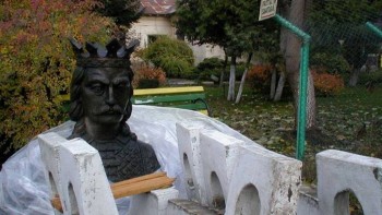 Bustul din bronz al lui Ștefan Cel Mare A DISPĂRUT dintr-o unitate militară