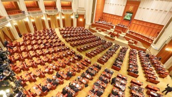 Proiectul de lege pentru desfiinţarea SIIJ adoptat de Camera Deputaţilor. USR a votat împotrivă 