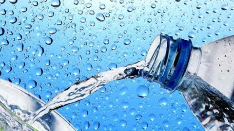 Pericolul major din apa la PET. Cercetătorii au publicat date îngrijorătoare
