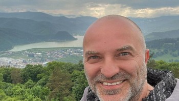 Ce FAMILIE frumoasă are DAN CAPATOS Prezentatorul TV alături de soția și de fiul lui