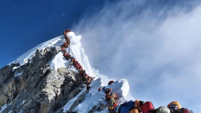 Se topește gheața de pe Everest Vârful a pierdut stratul acumulat în 2000 de ani în doar 25 de ani