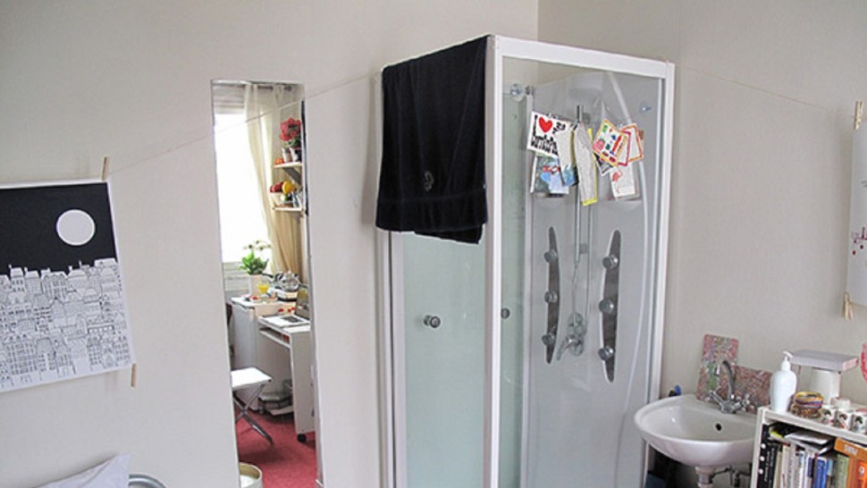 Viața în cutii. Cele mai mici spații de locuit din lume. Garsoniere de 8-10 metri pătrați la Paris și Amsterdam și de 2-3 metri pătrați în Hong Kong