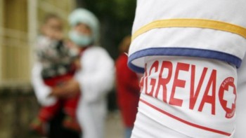 Grevă japoneză în Administraţia Publică din România. Bugetarii cer revocarea măsurii de îngheţare a salariilor