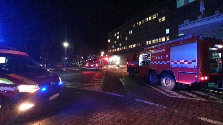 Incendiu la Spitalul Judeţean Suceava. A fost activat Planul Roşu de intervenţie. 329 de pacienţi între care 102 copii au fost evacuați