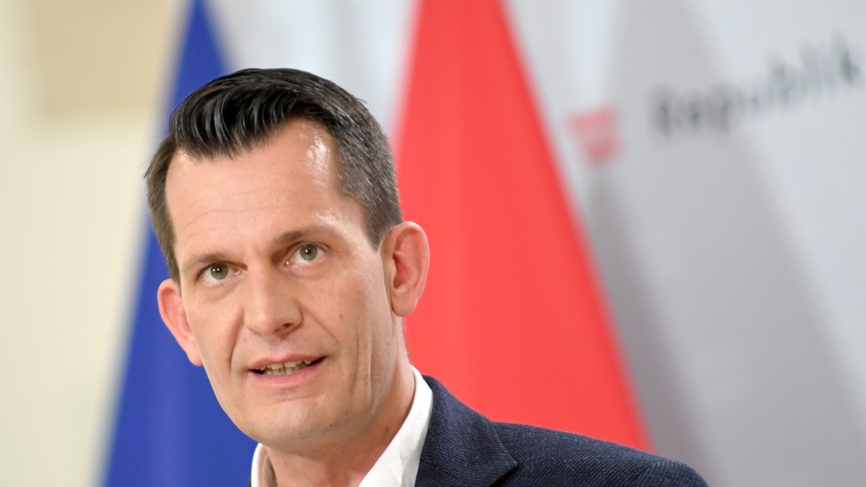 Ministrul Sănătății din Austria scos la raport de Curtea Constituțională. Zece întrebări despre eficiența măștilor și a vaccinurilor
