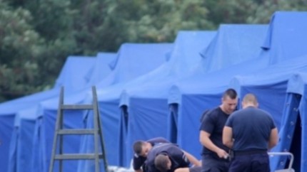 Valuri de ucrainieni intră în România. Mii de refugiați au trecut deja granița în ultimele ore. Primele reacții oficial