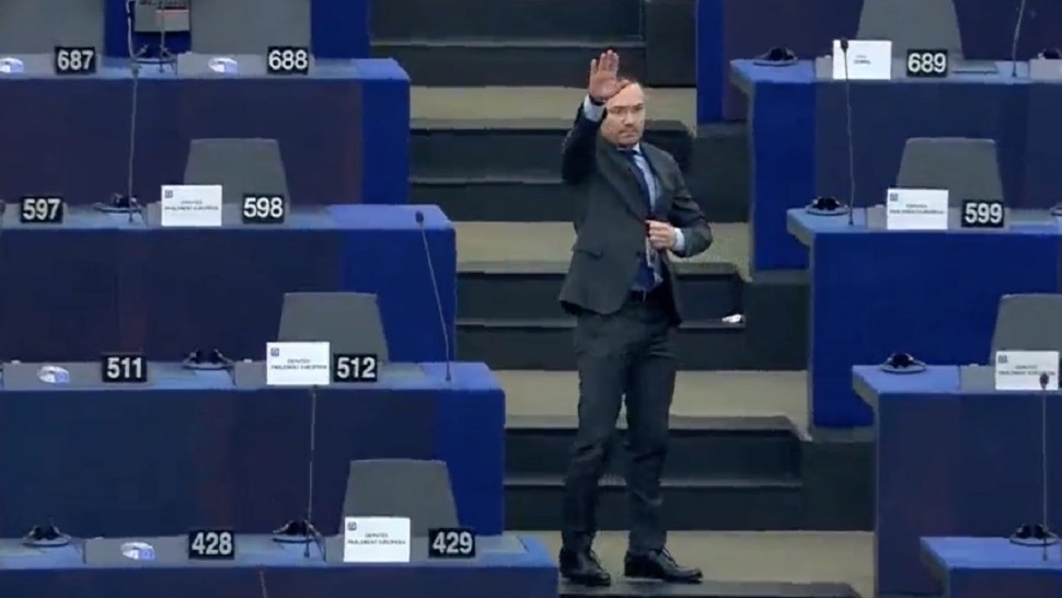 Apucăturile politicianulului bulgar care a făcut semnul nazist în PE. Beat la volan și cu pistol în avion