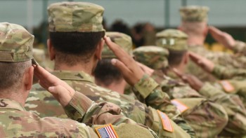 Peste 1.000 de soldați americani vin în România. Vasile Dîncu avertizează că trupele vor rămâne mai mult timp în țară