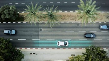 Drumul de un kilometru și jumătate pe care mașinile electrice se încarcă în mers