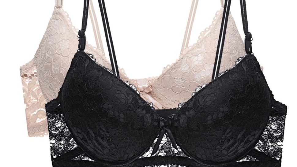 De ce nu mai poartă femeile sutien. Motivul pentru care tot mai multe renunță la acest accesoriu vestimentar
