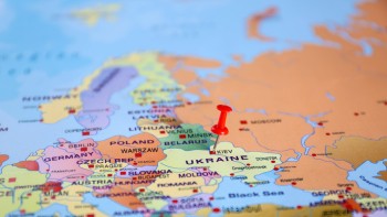 Zeci de avioane private au plecat deja din Ucraina. Bogații țării fug din fața războiului cu tot cu bani