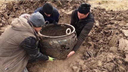 Mai mulți căutători de comori din Prahova au descoperit un vas celtic vechi de peste 2.500 de ani Cel mai important lucru pe care l-am găsit
