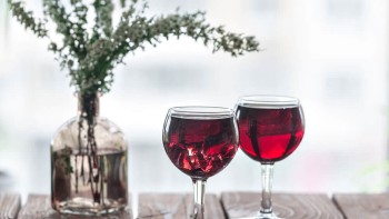 Ce se întâmplă în corpul tău dacă bei un pahar de vin roșu în fiecare seară