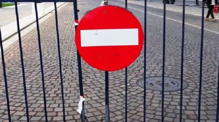 restricții