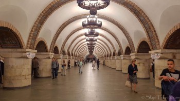 Arsenalna din Kiev cea mai adâncă stație de metrou din lume. E locul unde se adăpostesc locuitorii din capitala Ucrainei când suna sirenele