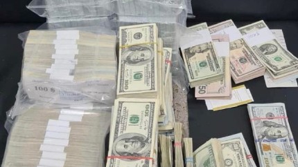 Cuplu de ucraineni prins la frontieră cu 16 milioane de dolari 50.000 de euro nouă ceasuri de lux și bijuterii. Ce le-a atras atenția polițiștilor