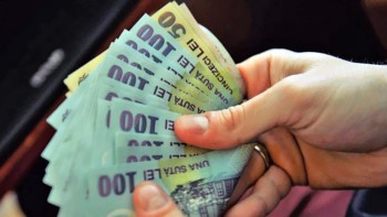 Criza se resimte în România. Salariul mediu net a scăzut în ultima perioadă la 3.698 de lei
