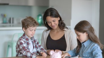 Ai grijă de banii tăi. Cele mai eficiente forme de economisire