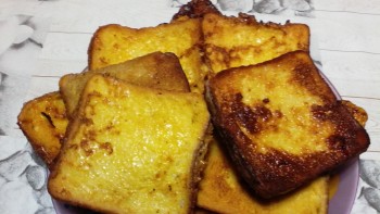 Cel mai simplu desert din lapte și pâine. Mihaela Bilic a explicat o rețetă ușoară de frigănele