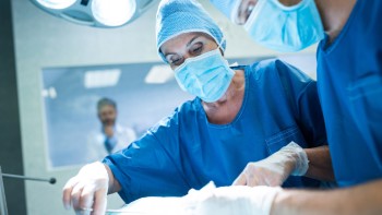 Când a fost folosită pentru prima oară anestezia. 180 de ani de când știința a păcălit durerea și legătura cu expresia salvat de clopoțel