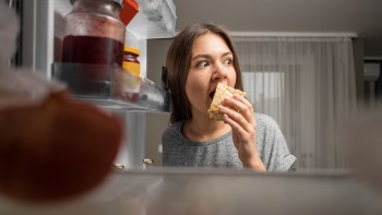 Top 6 pași pentru a renunța la mâncatul pe fond nervos