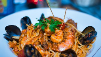 Paste cu fructe de mare. Cea mai simplă rețetă