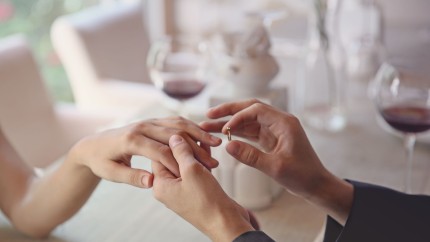 Top 6 întrebări pe care să ți le pui înainte de a face pasul de a te logodi