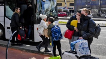 Bani pentru cei care găzduiesc refugiaţi din Ucraina. Suma alocată de Guvern