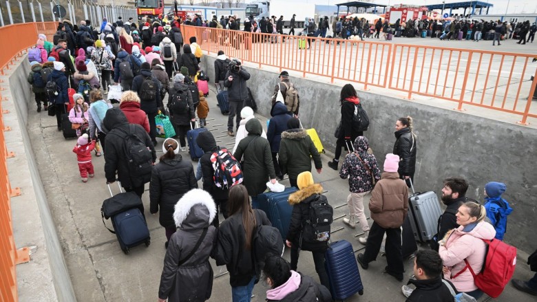 Mulți refugiați ucraineni se întorc în țara lor. Ce îi determină să renunțe la viața sigură din UE ca să revină în zone de risc