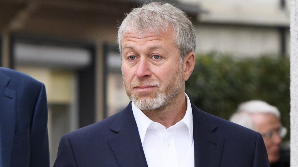 Roman Abramovici cere bani împrumut de la prieteni câte un milion de dolari