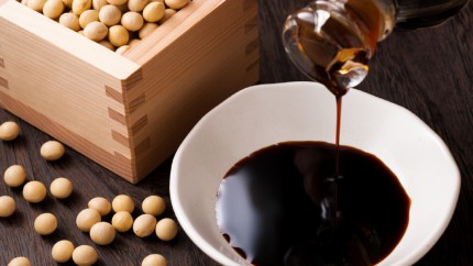 Fabuloasa istorie a sosului de soia cel mai important condiment al bucătăriei japoneze