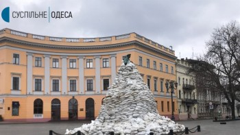 Ucrainenii sfidează războiul în Odesa s-au redeschis barurile și cluburile iar la Kiev pensionarii și-au reluat partidele de șah în parcuri