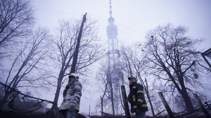 Război în Ucraina ziua a șasea. Rachetele rusești au lovit turnul televiziunii din Kiev. Oamenii disperați încearcă să părăsească orașul