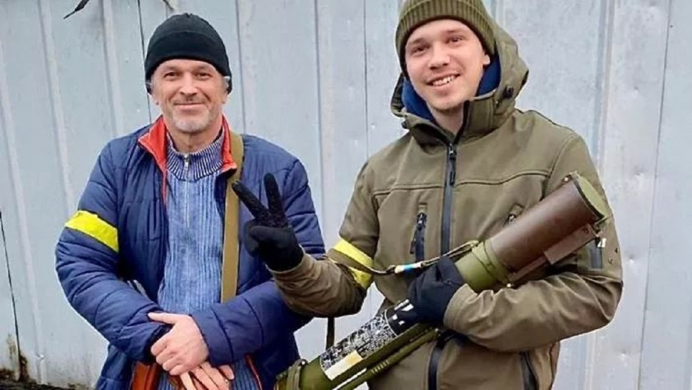 Vladislav tânărul de 23 de ani care s-a întors din Spania ca să apere Ucraina. Face echipă cu tatăl lui în Kiev
