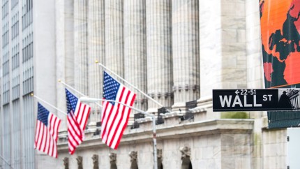 Bursa de pe Wall Street a închis miercuri pe creștere în timp ce prețul petrolului a atins un nivel record