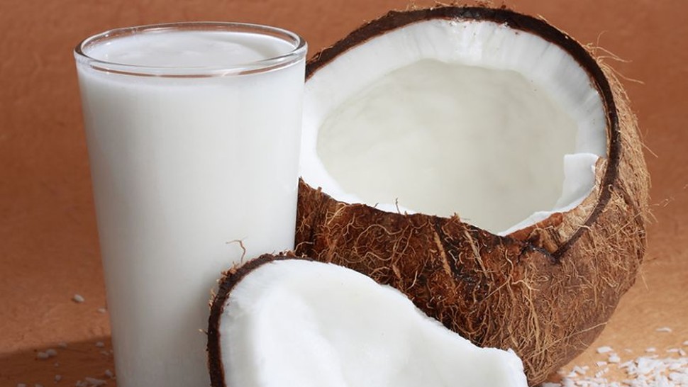 Beneficiile laptelui de cocos. Mai este numit lapte de post