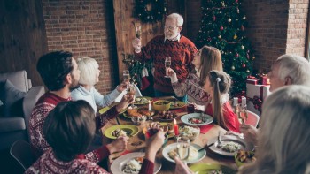 Beneficiile povestirii cu cei dragi pentru sănătate mintală