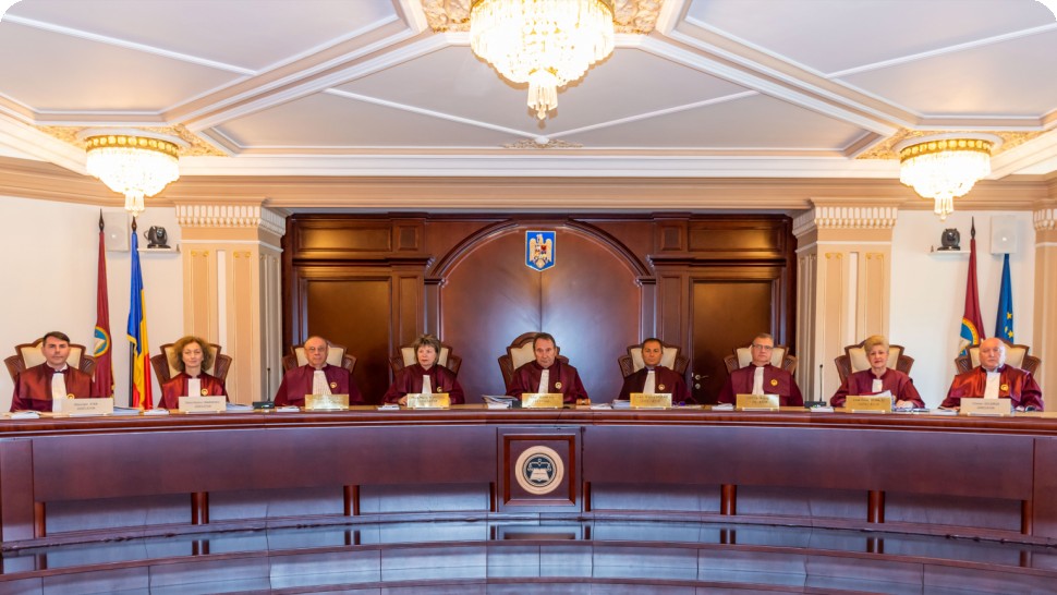 Cine sunt cei 9 judecători ai Curții Constituționale care au decis renumărarea voturilor și cine i-a numit