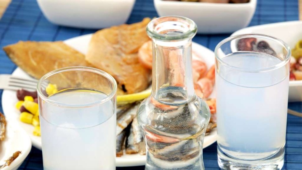 Ouzo băutura cu miros de anason. Cum se bea aceasta
