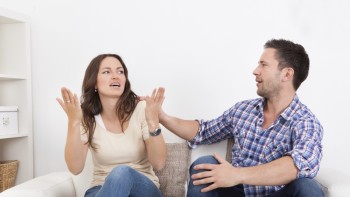 Partenerul păstrează legătura cu fosta iubită Iată ce trebuie să faci