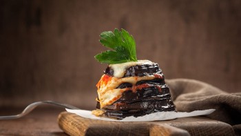 Rețetă tartă de vinete și roșii. Poate fi un aperitiv excelent