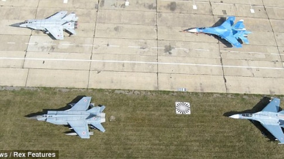 Armata de cauciuc a Rusiei. Google a scos la iveală baze militare cu tancuri și avioane gonflabile folosite pentru a deruta inamicul