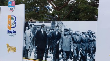 Ceaușescu la loc de cinste în centrul Buzăului de ziua orașului. Primarul Istoria are și lumini și umbre