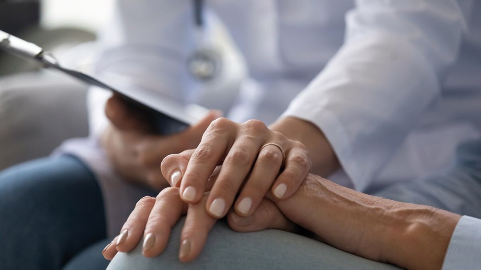 Bomba socială din România. E nevoie urgentă de 50.000 de asistenţi medicali