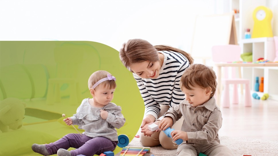 Guvernul a simplificat exercitarea profesiei de bonă. Se poate încheia contract de muncă direct cu familia angajatoare