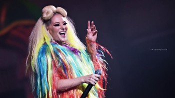 De ce poartă Delia doar haine foarte lungi. Poți adopta și tu aceeași strategie