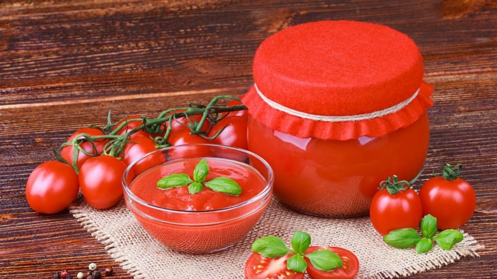 Care este diferența dintre pastă de tomate și bulion