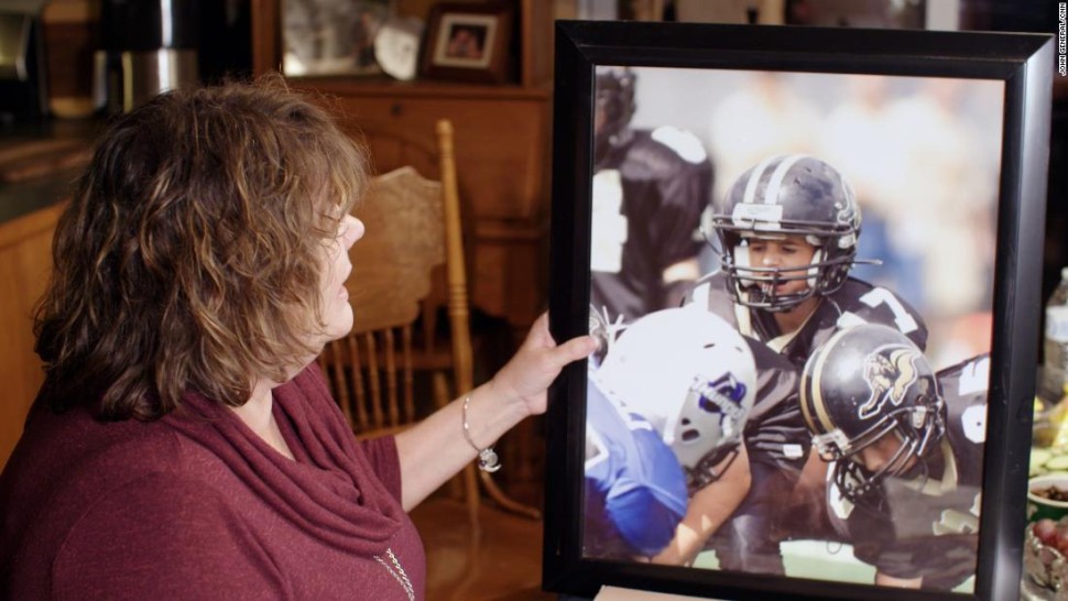 Facebook este acuzat de omor din culpă. Părinții unor adolescenți care s-au sinucis spun că platformele folosesc algoritmi care crează dependență