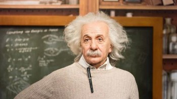 Lucruri mai puțin știute despre Einstein. Autorul teoriei relativității nu suporta șosetele și-a hărțuit soția și a fost bun prieten cu Charlie Chaplin